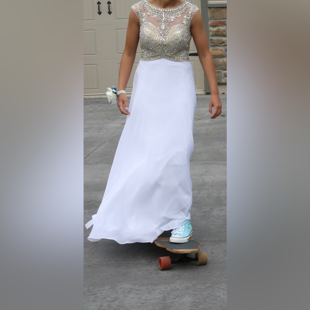 White beaded dress! Size 4! Worn twice. Great condition!